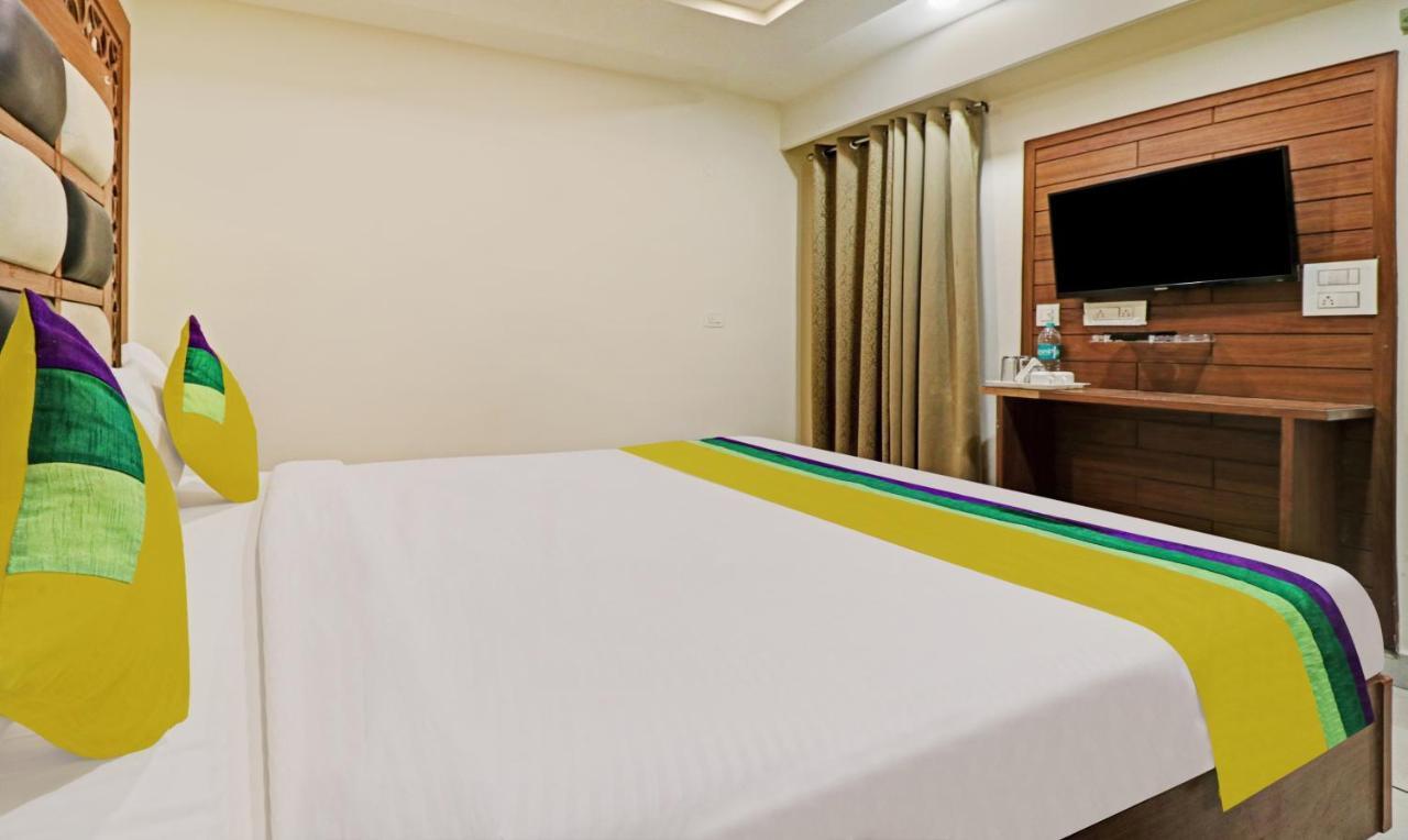 Itsy By Treebo - Grand Signia Zikarpur Hotel